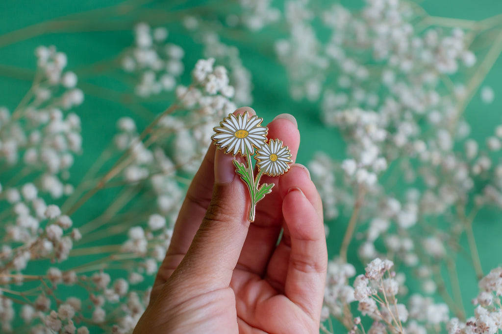 Daisy Hard Enamel Pin 🌼